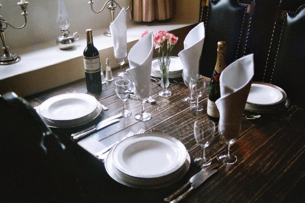 Hollies Hotel Martock Room photo